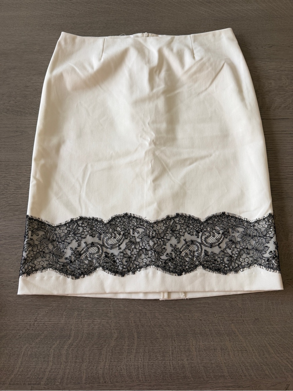 Trina Turk White Pencil Skirt with Black Lace Trim Size 6
